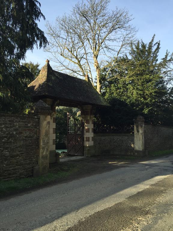 Le Manoir de Bénédicte B&B Cahan Esterno foto