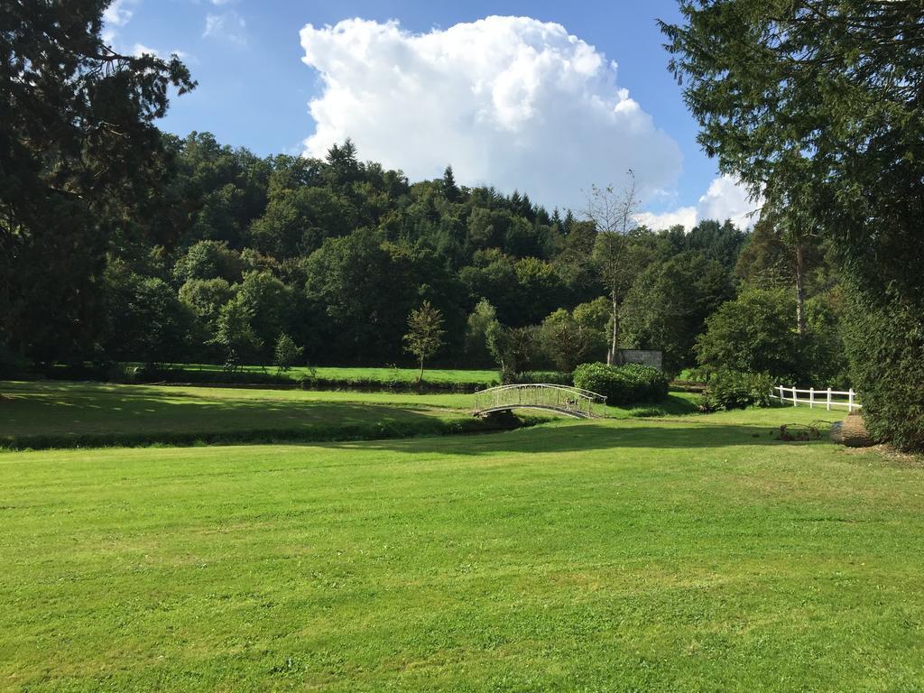 Le Manoir de Bénédicte B&B Cahan Esterno foto